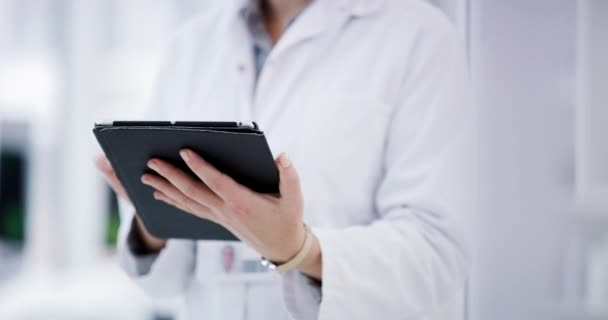 Médico Ciência Tablet Mulher Laboratório Para Pesquisa Medicina Planejamento Estratégia — Vídeo de Stock