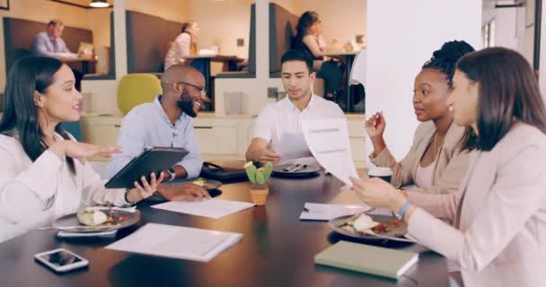 Biznesmeni Spotkania Biurowe Lunche Podczas Planowania Strategii Zarządzania Agencją Współpracy — Wideo stockowe
