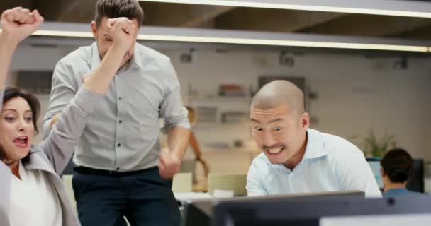 Teamfeier Unternehmenserfolg Und Geschäftsleute Die Sich Über Mail Digitale Motivation — Stockvideo