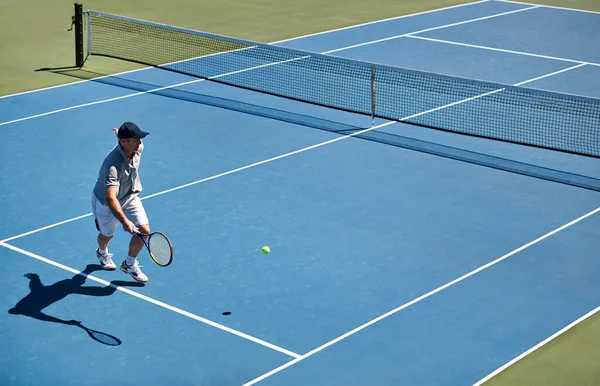 Visar Upp Till Varje Tennisträning Man Som Försöker Återlämna Boll — Stockfoto