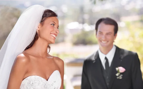 Egy Gyönyörű Élet Kezdete Együtt Egy Menyasszony Egy Vőlegény Esküvőjük — Stock Fotó