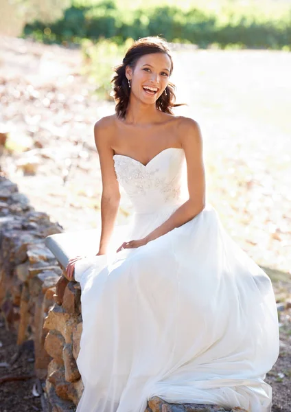 Looking Gorgeous Her Special Day Portrait Beautiful Young Bride Sitting — Stock Photo, Image