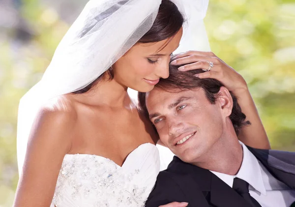 Házasság Egy Egész Életen Tartó Utazás Egy Menyasszony Egy Vőlegény — Stock Fotó