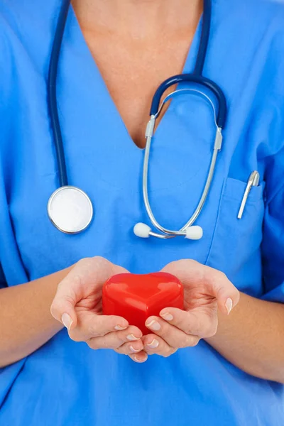 Турбота Про Здоров Ваших Сердець Крупним Планом Хірург Тримає Серце — стокове фото