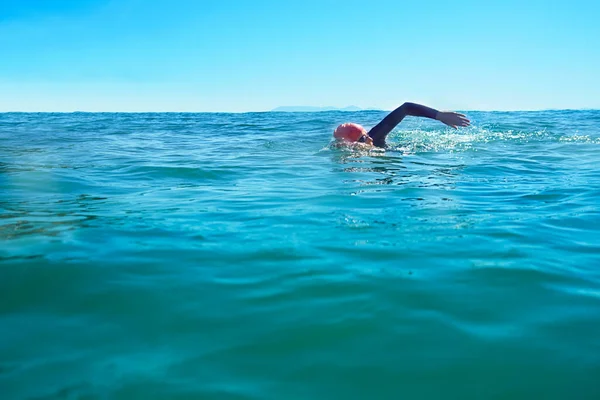Тренировка Везде Вода Пловец Открытом Океане — стоковое фото