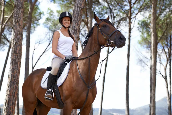 Favourite Seat Beautiful Young Jockey Sitting Mounted Her Chestnut Horse — Stock Photo, Image
