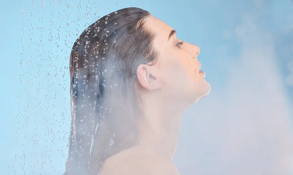Mokry Prysznic Woda Kobieta Łazience Robi Pielęgnacji Ciała Higieny Czyszczenia — Zdjęcie stockowe