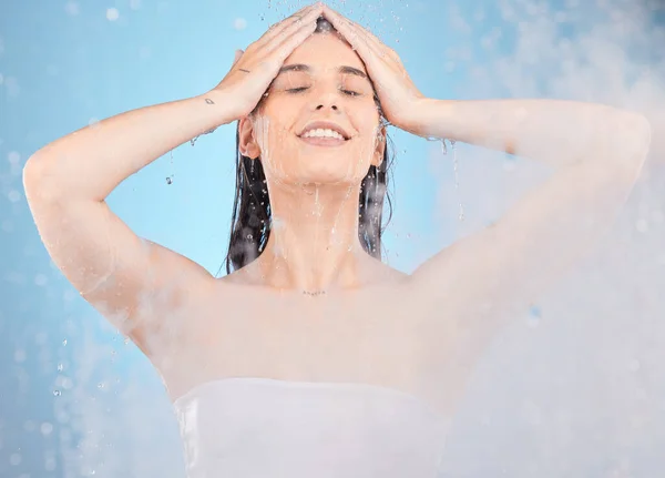 Haare Reinigung Und Wasserdampf Mit Frau Der Dusche Für Hygiene — Stockfoto