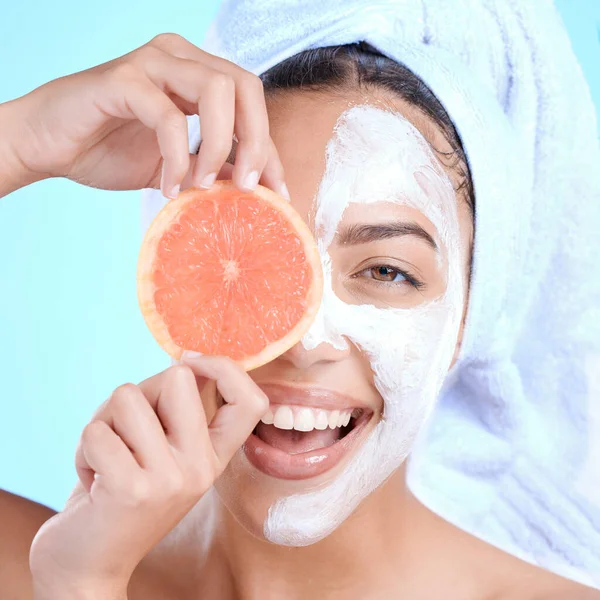 Glückliche Frau Hautpflege Und Grapefruit Kosmetikcreme Für Schönheit Vitamin Hautcreme — Stockfoto