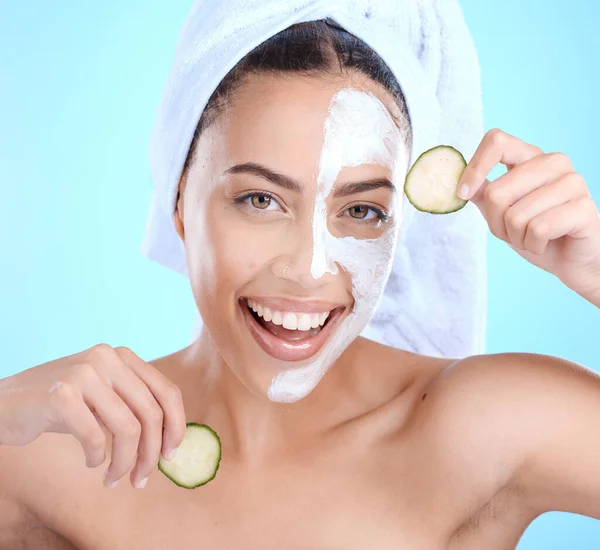 Black Woman Cucumber Skincare Cream Face Relax Eyes Skin Health — Stock Photo, Image
