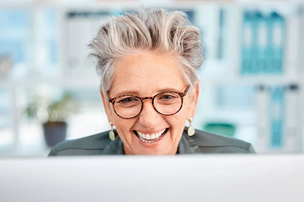 Happy Email Senior Business Woman Networking Planning Reading Communication Computer — Stock Photo, Image
