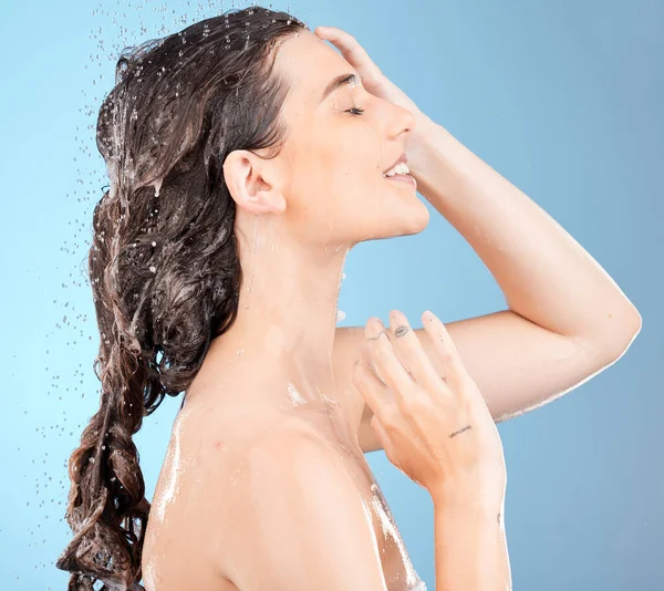 Dusche Wasser Und Frauen Reinigen Körper Und Haare Für Das — Stockfoto