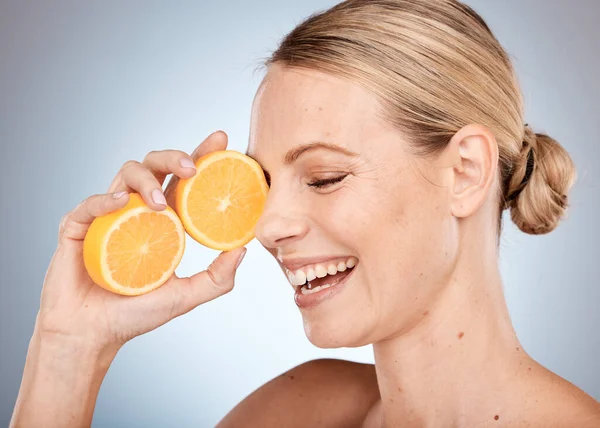 Huid Schoonheid Vrouw Met Oranje Studio Voor Spa Wellness Dermatologie — Stockfoto