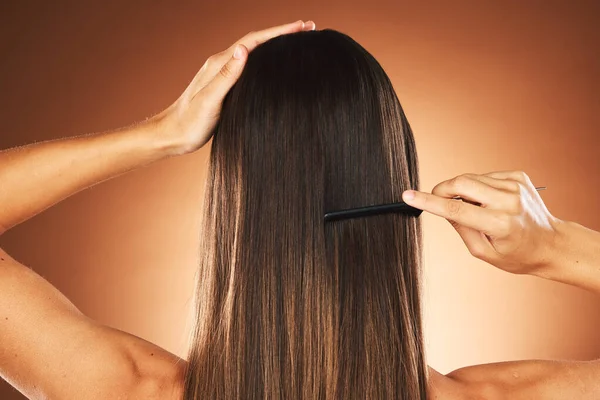 Péče Vlasy Salon Záda Ženy Kartáčování Vlasů Zdravá Krása Hřeben — Stock fotografie