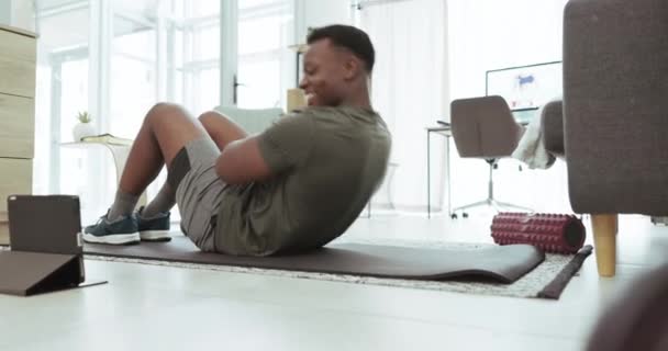 Tablet Man Crunches Workout Lounge Training Fitness Voor Welzijn Ontspanning — Stockvideo