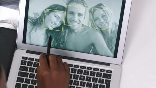 Pessoas Tecnologia Engenharia Mãos Reconhecimento Facial Criativo Mapeamento Facial Arte — Vídeo de Stock