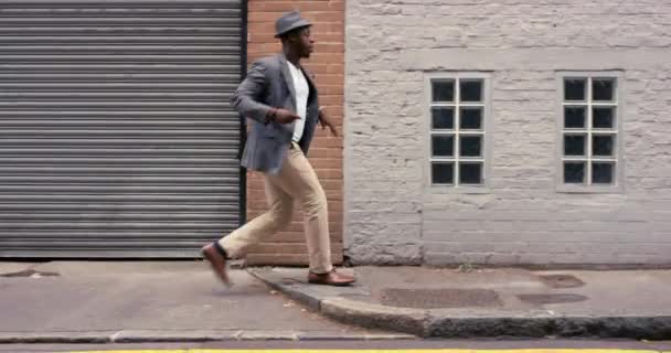 Черный Человек Танцующий Городе Возбуждения Свободы Энергии Афроамериканец Мужчина Молодой — стоковое видео