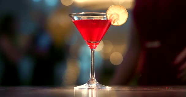 Bebida Cóctel Bar Mujer Discoteca Con Copa Vino Para Martini — Vídeos de Stock