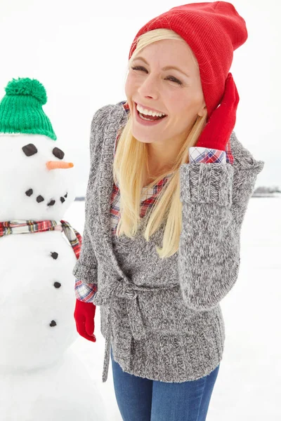 Різдво Жінка Сніговик Вулиці Взимку Щаслива Посмішка Холод Австрії Під — стокове фото