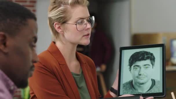 Žena Inženýrství Nebo Tablet Prezentace Webových Stránkách Rozpoznávání Obličejů Společnost — Stock video
