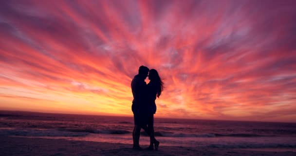 Paar Silhouet Met Kus Aan Strand Zonsondergang Liefde Voor Romantiek — Stockvideo