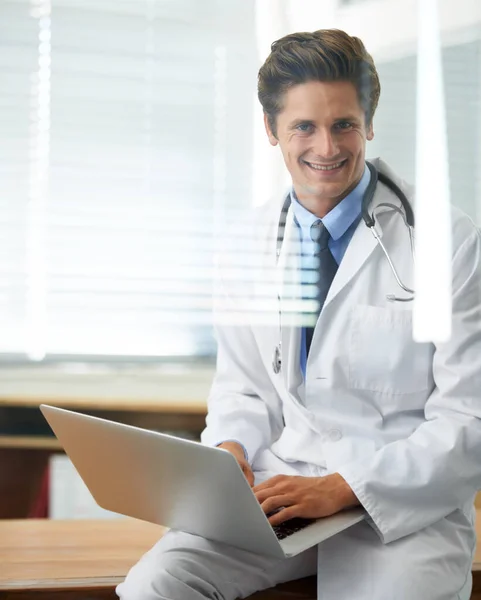 Office Always Open Patients Window Shot Young Doctor Working Laptop — Stock Photo, Image