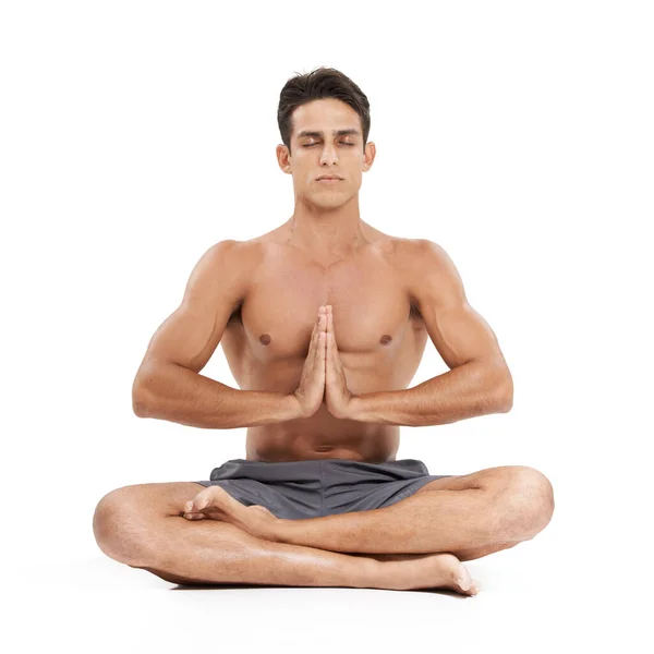 摆脱日常的压力 一个年轻英俊的男人在白色背景下做瑜伽 — 图库照片