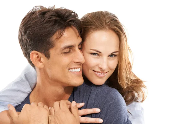 我们的爱是永恒的 一对快乐的年轻夫妇在白色的背景下幸福地拥抱在一起 — 图库照片
