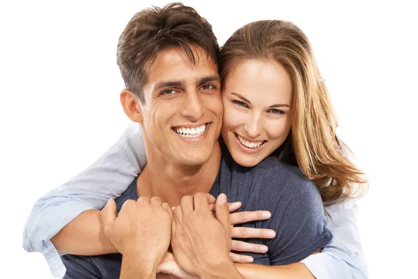 我们的爱永远不会消逝 一对快乐的年轻夫妇在白色的背景下幸福地拥抱在一起 — 图库照片