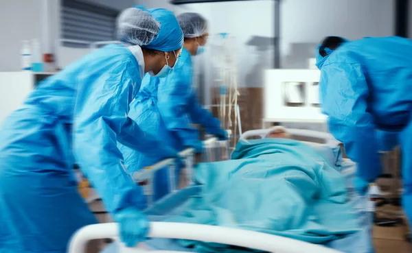 Donne Uomo Letto Ospedale Movimento Sfocatura Intervento Chirurgico Emergenza Benessere — Foto Stock