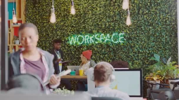 Espacio Trabajo Creativo Oficina Empresa Moderna Colaboración Startups Negocios Tecnología — Vídeos de Stock