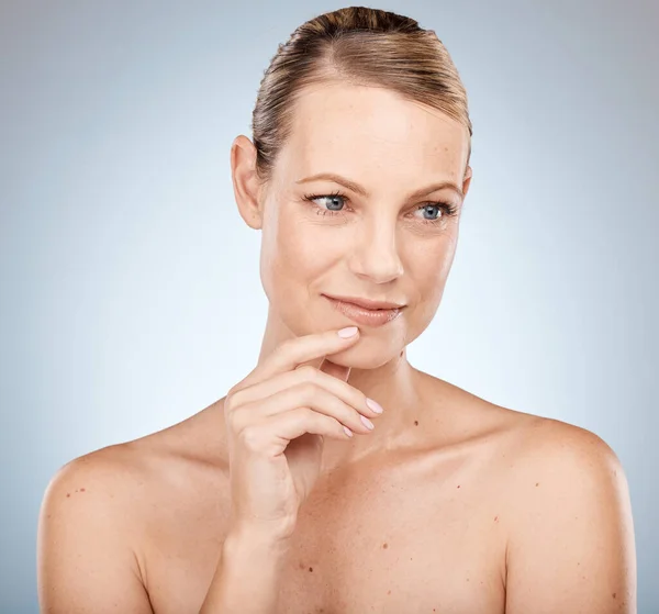Makijaż Kobieta Pielęgnacja Skóry Dla Wellness Naturalne Piękno Szarym Tle — Zdjęcie stockowe