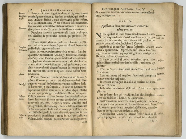 Oude Pagina Verweerd Een Oud Medisch Boek Met Tentoongestelde Pagina — Stockfoto