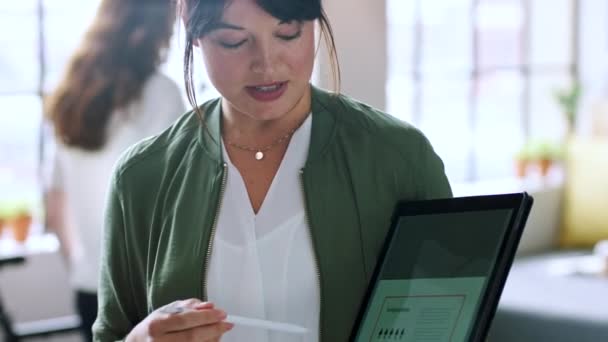 Apresentação Tablet Pesquisa Mulher Negócios Reunião Planejamento Web Design Comunicação — Vídeo de Stock