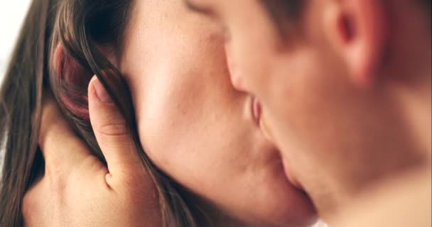 Paarkuss Sexuell Und Erotisch Zusammen Glückliches Lächeln Mit Intimer Beziehung — Stockvideo