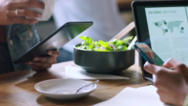 Pessoas Negócios Mãos Tecnologia Que Reúnem Café Restaurante Café Almoço — Vídeo de Stock