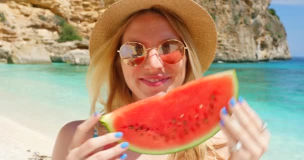 Сонцезахисні Окуляри Кавун Друзі Або Жінки Пляжі Відпустці Або Літній — стокове відео