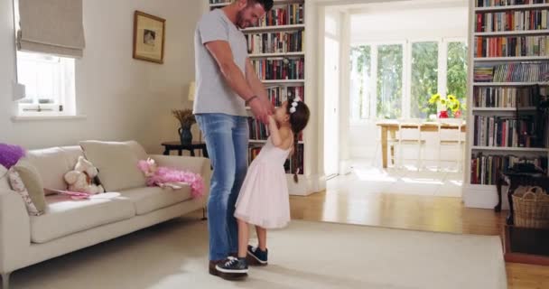 Dança Aprendizagem Pai Filha Sala Estar Para Princesa Ligação Apoio — Vídeo de Stock