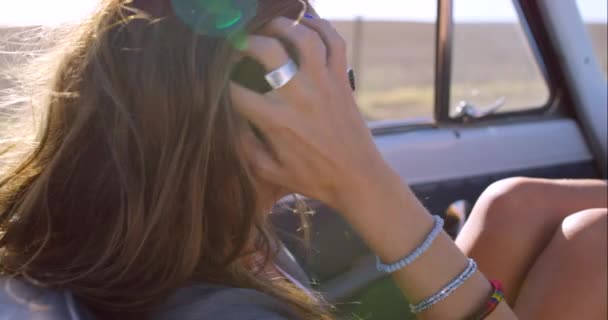 Podróże Przygoda Kobieta Wolności Wyjeździe Szczęśliwy Samochodzie Uśmiech Wakacjach Całym — Wideo stockowe