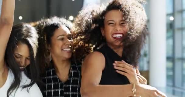 Kobiety Grupa Przyjaciele Biznesu Tańczą Podczas Świętują Udany Interes Przyjaźń — Wideo stockowe