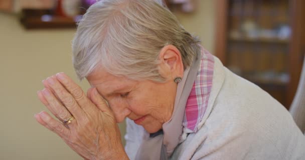 Oração Oração Mulher Idosa Esperança Para Cuidados Saúde Bem Estar — Vídeo de Stock