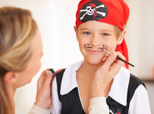 Las Ambiciones Infantiles Ser Pirata Retrato Niño Sonriente Pie Frente — Foto de Stock
