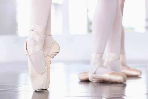 Primer Plano Del Ensayo Bailarinas Bailando Estudio — Foto de Stock