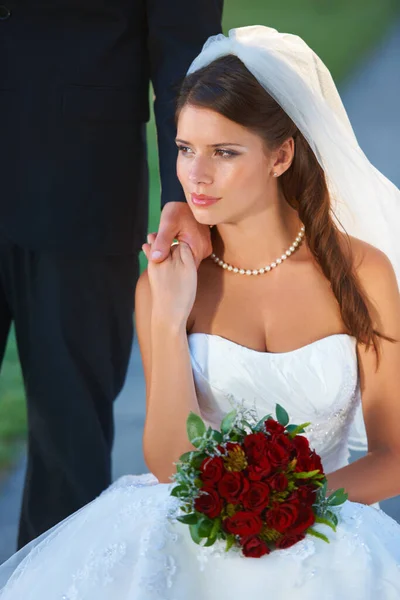 Mindig Mellettem Volt Egy Gyönyörű Fiatal Menyasszony Tartotta Férjeit Gyengéden — Stock Fotó
