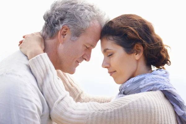 Appreciating One Another Happy Mature Couple Heads Together Affectionately — Stock Photo, Image