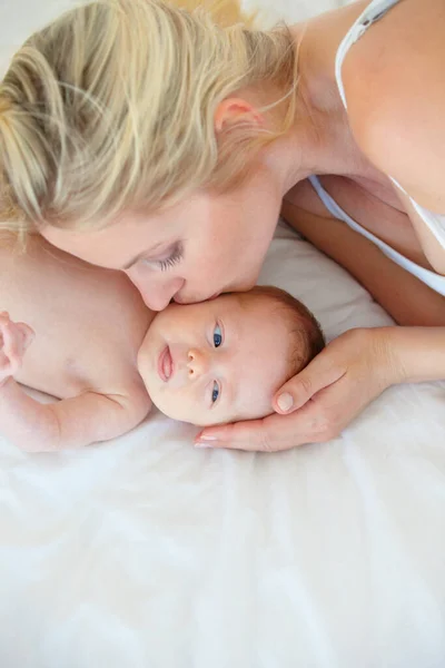 What Little Angel High Angle Shot Mother Her Newborn Child — Stock Photo, Image