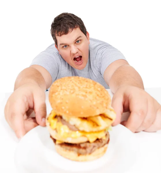 Hamburgeri Yok Edecek Obez Bir Genç Adam Kocaman Bir Hamburger — Stok fotoğraf