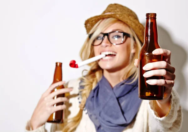 Its Party Time Beautiful Young Woman Holding Two Beers Her — Stock Photo, Image