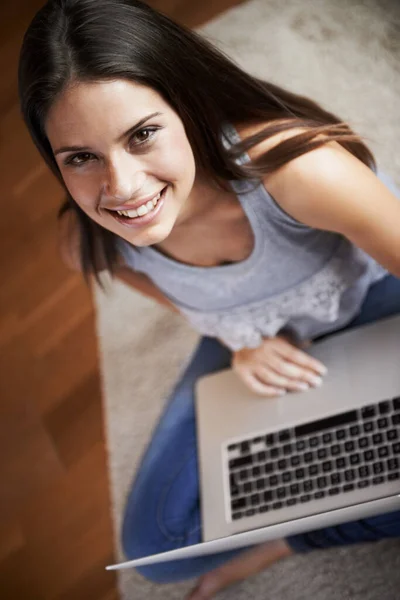Wireless Technology Lets Surf Anywhere Portrait Young Woman Working Laptop — Stock Photo, Image