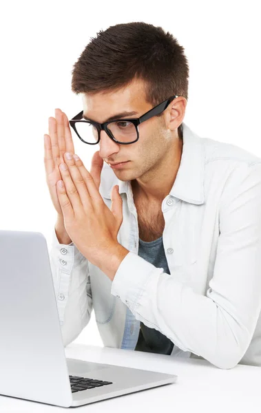 Czas Się Skoncentrować Człowiek Hipsterskich Okularach Pracuje Nad Laptopem — Zdjęcie stockowe